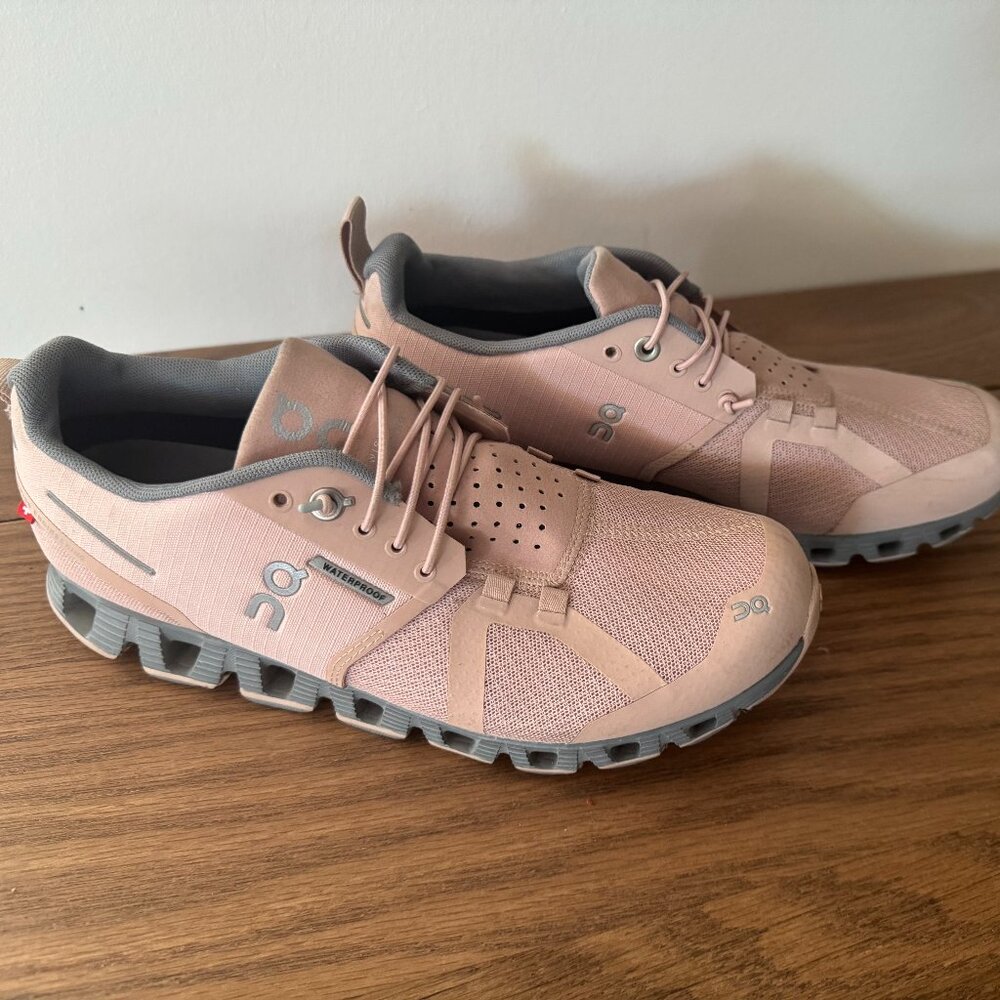 On Women Cloud 5 Waterproof Shoes Dusty Pink 7W
